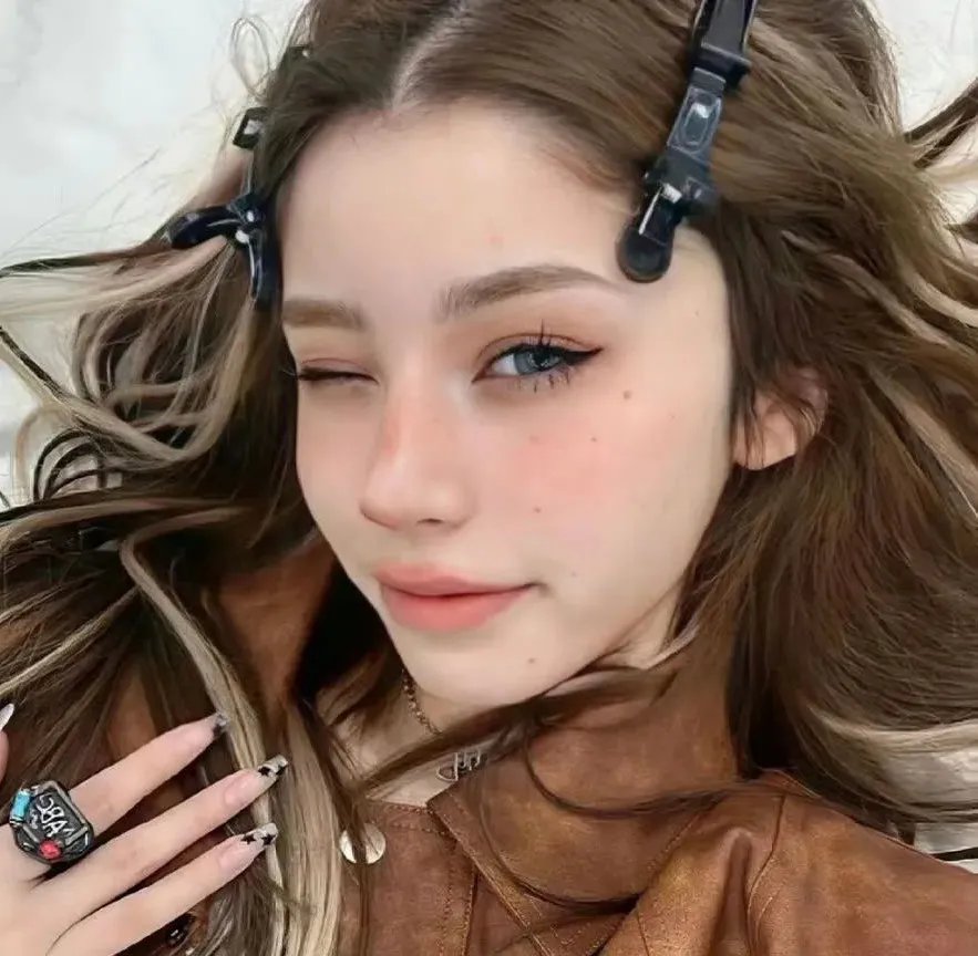 正面全裸